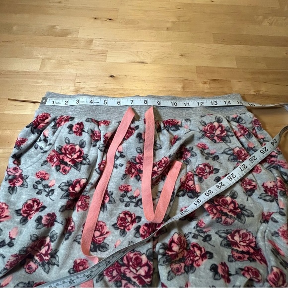 Rene Rofe Long Sleeve Flowered Pajama Set - Picture 8 of 9